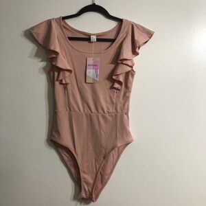 WDIRARA Women’s Bodysuit sleeves flares bottom buttons snap pink plum. S